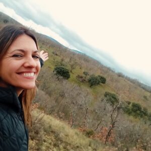 Ana Ruiz Instagram - ¡Qué ganas tenía de tí! 🌄

#campo #aire #naturaleza #lejosdetodo #respirar #nature #domingo #marzo #sierra #yo #losencillo #airepuro #sonidosdemontaña #montaña #mundorural #senderos #cielo #caminar #mirandoalcielo