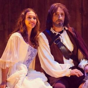 Ana Ruiz Instagram - Haciendo teatro soy feliz, me siento libre y creo que es la esencia de un actor. Con él descubrí mi vocación siendo una niña y espero poder seguir disfrutando de él y con él por muchos años… Por las obras que han sido, por las que son y por las que serán. 
Inevitable pensar en este día en @jose_luis_gil_sanz , un grande del teatro con el que tantas cosas buenas he vivido,creado y compartido en un escenario. Se te echa de menos sobre las tablas ❤️

#¡Felizdiamundialdelteatro!
#teatro #profesion #vocacion #mivida #libre #amor #actriz #trocitosdemi #compañeros #obras #mirandoalcielo