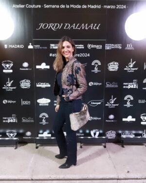 Ana Ruiz Instagram - Desfile de @jordidalmaucostura  en el hermoso @palaciodesantona 👏🏻👏🏻👏🏻👏🏻👏🏻

#ateliercouture #moda #semanadelamodademadrid #ateliercouture2024 #desfile #palaciosdemadrid #novias #belleza #altacostura #pasarela #mirandoalcielo
