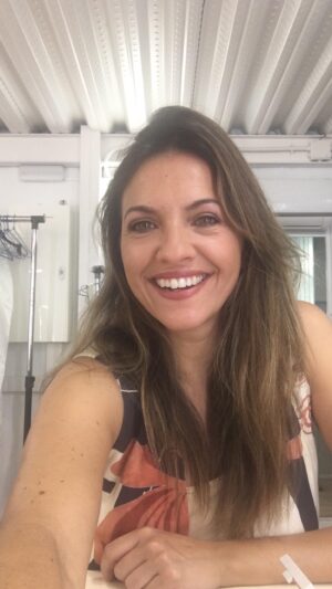 Ana Ruiz Instagram - Y así acabo el domingo… Últimos retoques para la última función del domingo…

#ortega #teatro #domingo #octubre #actriz #retoques #maquillaje #preparada #vamosalla #afortunada #mirandoalcielo