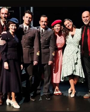 Ana Ruiz Instagram - Haciendo teatro soy feliz, me siento libre y creo que es la esencia de un actor. Con él descubrí mi vocación siendo una niña y espero poder seguir disfrutando de él y con él por muchos años… Por las obras que han sido, por las que son y por las que serán. 
Inevitable pensar en este día en @jose_luis_gil_sanz , un grande del teatro con el que tantas cosas buenas he vivido,creado y compartido en un escenario. Se te echa de menos sobre las tablas ❤️

#¡Felizdiamundialdelteatro!
#teatro #profesion #vocacion #mivida #libre #amor #actriz #trocitosdemi #compañeros #obras #mirandoalcielo
