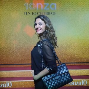 Ana Ruiz Instagram - ¡Felicidades por ese décimo aniversario y por esa gran fiesta de celebración  en  @floridaparkoficial con tantos bonitos reencuentros!
¡Por muchos proyectos más!

#onza10 #aniversario #celebracion #fiesta #encuentros #reencuentros #productora #tentocelebrate #mirandoalcielo