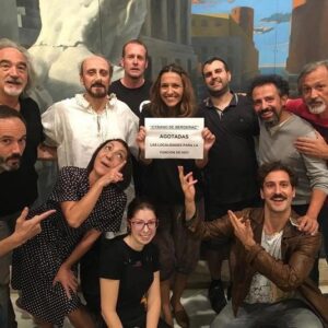 Ana Ruiz Instagram - Hoy tengo la suerte de volverme subir  al escenario del  @teatroprincipaldezaragoza con un personaje tan bonito como Ana Ozores, #laregenta pero no puedo evitar pasar por este teatro y esta ciudad sin acordarme de mi #cyranodebergerac aragonés @jose_luis_gil_sanz . Mi socio, mi compañero y mi amigo. Nos embarcamos en esta producción juntos y fue una de las etapas más felices sobre  un escenario  de la que tengo unos recuerdos imborrables. Te quiero,  amigo mío... y Zaragoza también ❤️ 

#misrecuerdos #teatro #tbt #cyranodebergerac #montajes #teatro #produccion #miamigo #zaragoza #querecuerdos #mirandoalcielo