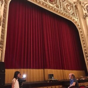 Ana Ruiz Instagram - Hoy tengo la suerte de volverme subir  al escenario del  @teatroprincipaldezaragoza con un personaje tan bonito como Ana Ozores, #laregenta pero no puedo evitar pasar por este teatro y esta ciudad sin acordarme de mi #cyranodebergerac aragonés @jose_luis_gil_sanz . Mi socio, mi compañero y mi amigo. Nos embarcamos en esta producción juntos y fue una de las etapas más felices sobre  un escenario  de la que tengo unos recuerdos imborrables. Te quiero,  amigo mío... y Zaragoza también ❤️ 

#misrecuerdos #teatro #tbt #cyranodebergerac #montajes #teatro #produccion #miamigo #zaragoza #querecuerdos #mirandoalcielo