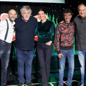 Ana Ruiz Instagram - Disfrutar cada cosa que haces no tiene precio... Y a veces lo ponen taaan fácil...
#ilustresignorantes 

#trabajo #movistarplus #entretenimiento #diversion #actriz #disfrutar #television #tv #afortunada #mirandoalcielo