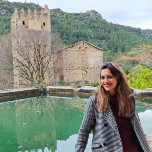 Ana Ruiz Instagram - Y así, desde #lamurta despido el 2023... Otro año más que agradezco tener conmigo a mis personas queridas. Me reitero una y otra vez... ¡Soy afortunada!
Miro al mundo y no puedo más que ser consciente de que vivo en paz y soy feliz. Pido al 2024 que se porte tan bien como el 2023 y que se haga extensible a casa rincón del mundo. ¡Por un 2024 de Paz!
¡Gracias a todos los que estáis ahí!❤️

#31dediciembre #findeaño #ultimodiadelaño #fin #deseos #paz #amor #felicidad #familia #amigos #gentequerida #agradecida #afortunada #gracias #otroañoqueseva #unañomas #mirandoalcielo