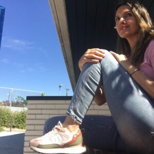 Ana Ruiz Instagram - Primaveras que parecen veranos…¡Llega el color!
@mtngmustang 

 
#martes #abril #primavera #calor #color #mustang #mustangpeople #encantada  #calzado #zapatillas #coleccion #gracias #mirandoalcielo