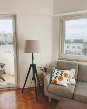 Ana Tapajós Instagram - When a ex digital nomad finally find a house hahahaha
A última foto é a melhor “que se foda 2020” kkkkk