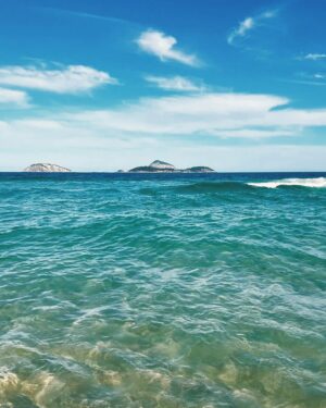 Ana Tapajós Instagram - Rio de Janeiro sendo Rio de Janeiro. Intenso porém cheio de beleza e amor. ♥️