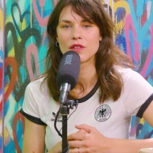 Ana Ularu Instagram - Mulțumesc @bloguluotrava, ce mișto a fost.
Despre @thepoweronprime și #spymaster , despre București și zen și general motorcycle maintenance