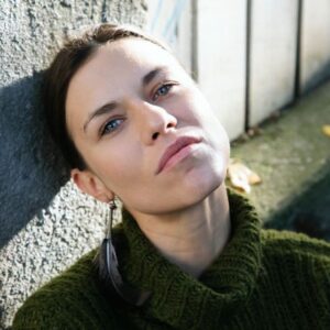Ana Ularu Instagram - Ana Ularu s-a întors în Bucureștiul acasă, aici unde acum filmează pentru Subteran, primul serial Netflix Original Românesc.

Ocazie cu care ne-am amintit de discuția aceasta cu ea despre familie, petrecerea cu sens a timpului liber, dar și despre noul său rol - acela de mamă.

LINK IN BIO 
 

📷 @marcrissmann 
✏️ @eavrabie