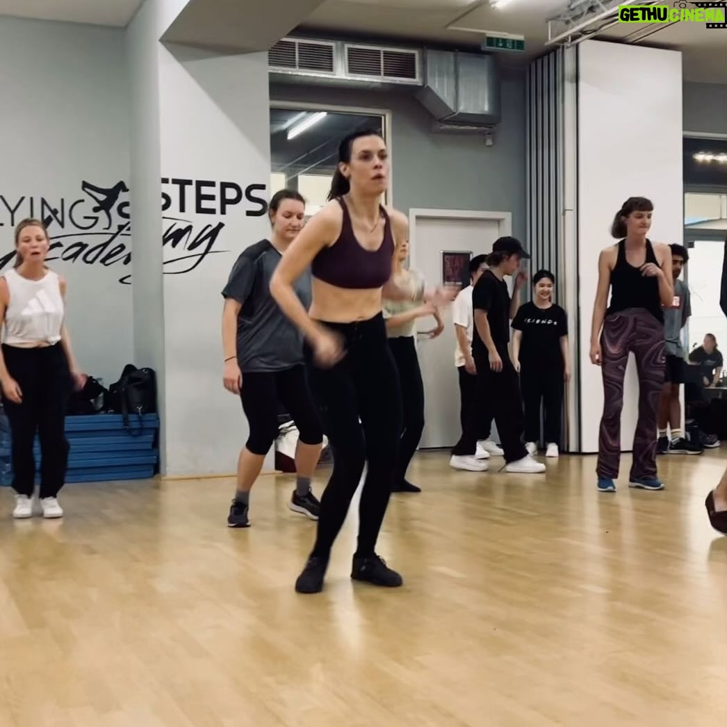 Ana Ularu - 1.6K Likes - Peeps on a Tuesday, thank you very much.
#dance