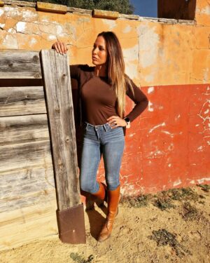 Ana de Caro Instagram - Y es que a veces la vida no atiende a razón