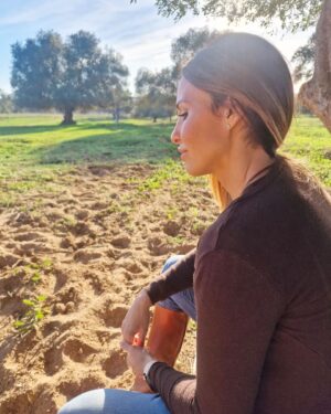 Ana de Caro Instagram - La naturaleza es la mejor maestra de la verdad 🌼🌿🌱🐂