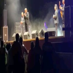 Ana de Caro Instagram - S E Ñ O R A	... "y que chiquitita" esas fueron algunas de las palabras de MIGUEL MOYARES. Que regalazo poder compartir escenario con los que he crecido. Ecos del ROCÍO 🤍

#sevillanas #ecosdelrocio #señora #aprendiendodeellos #doshermanas #conciertos #musica #verano #graciasportanto