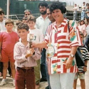 Anabela Mota Ribeiro Instagram - Eu, que não sigo futebol. Eu, que adoro ver os jogos da selecção. Quero dizer que: sou fã da D. Dolores. Pus à mão, em https://anabelamotaribeiro.pt, uma entrevista que lhe fiz há uns anos, e em que fica evidente porque é que: em mais de 800 entrevistas escritas, ela é uma das minhas preferidas (aquelas lágrimas, também eu as chorei). Viva a D. Dolores, viva Portugal!