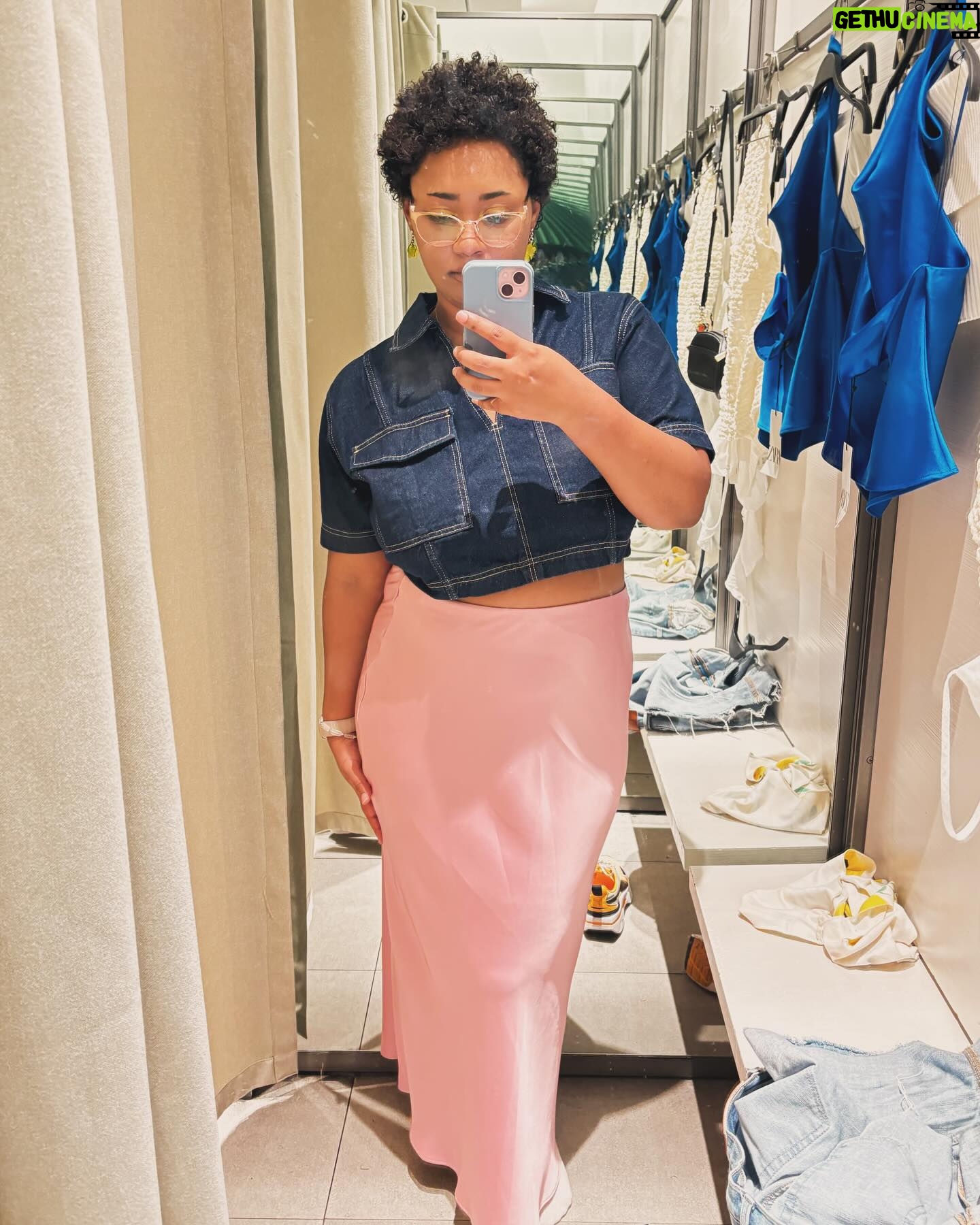 Anairis Quinones - 525 Likes - clutch 🤚🏾