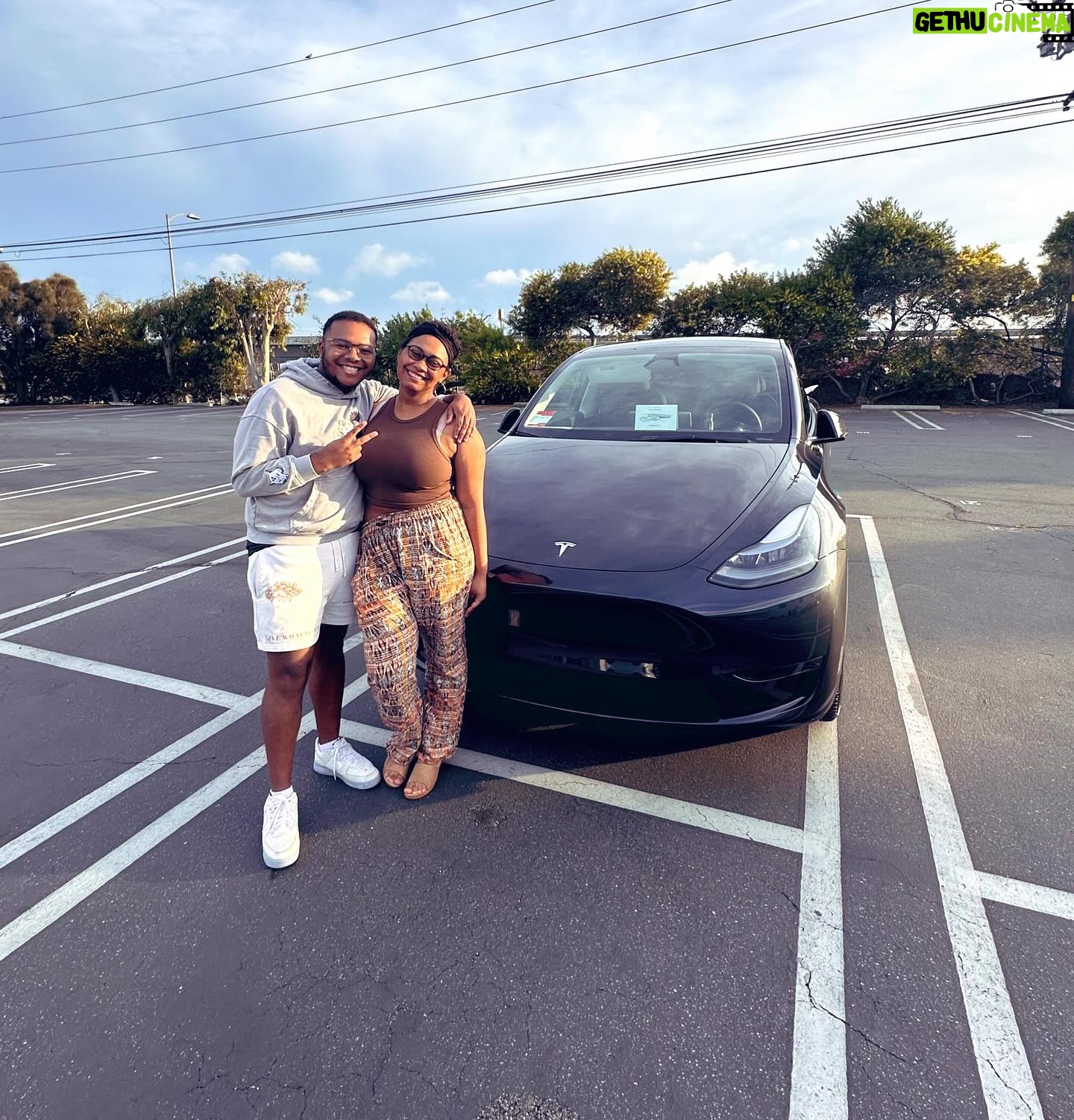 Anairis Quinones - 841 Likes - First New Car ā