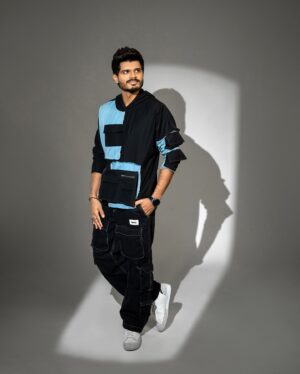 Anand Deverakonda Instagram - 🩵🖤

Jacket:- @enclotheofficial 
Trousers: @rwdyclub 
Styling:- @shefalideora_
Photographer: @pranil_chintewar 
Assistant:- @maggie_junna