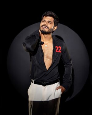 Anand Deverakonda Instagram - 🖤

Outfit:- @chandrikaraamzofficial 
Styling:- @shefalideora_
Styling assistant:- @maggie_junna  @aksharamahi7 
Pictures:- @pranil_chintewar