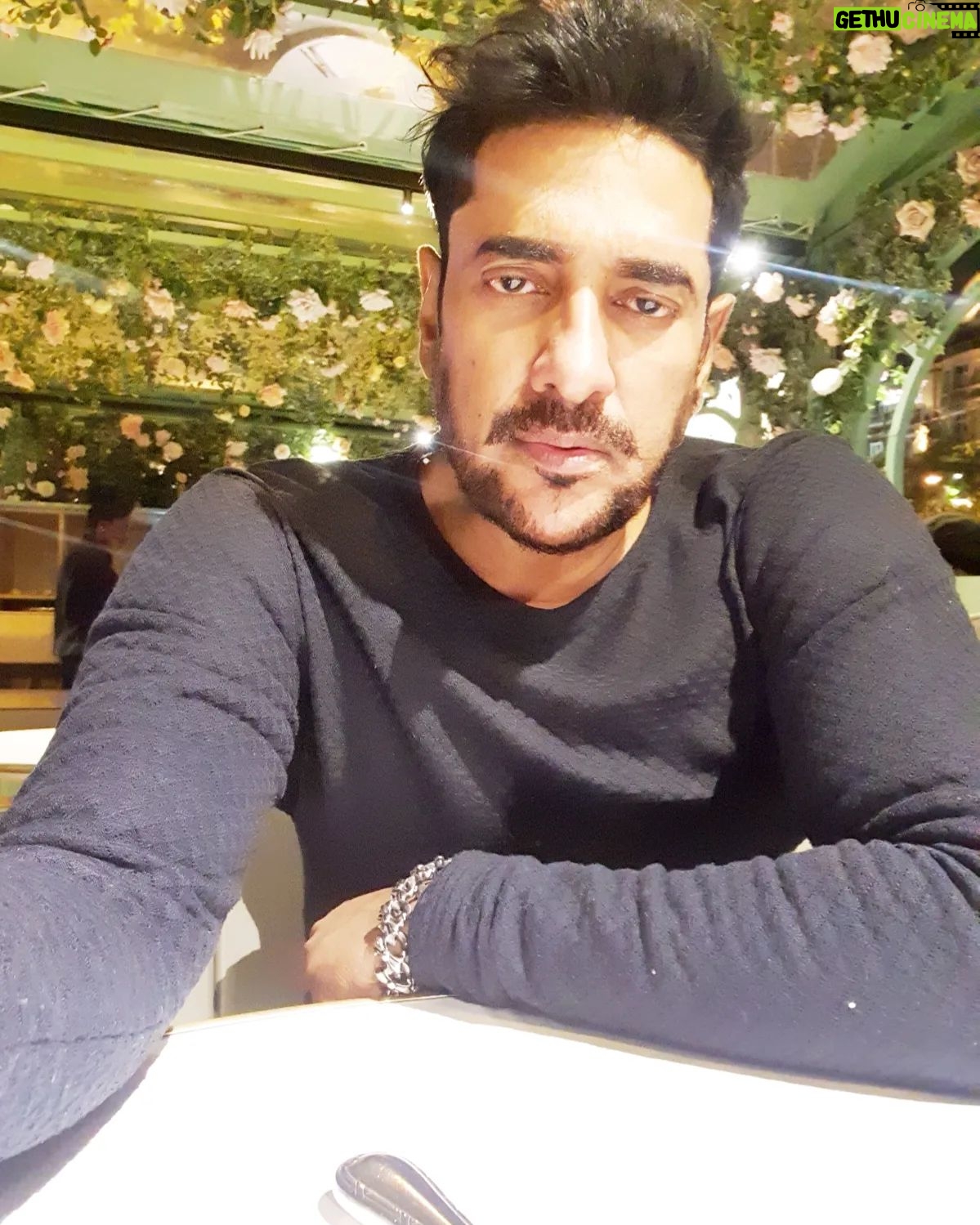 Ananta Jalil - 893 Likes -