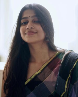 Ananthika Sanilkumar Instagram - checkered chic 🙂‍↔️🩷
:
:
@rohitnagsai 📸
@srikrupa.saggam
