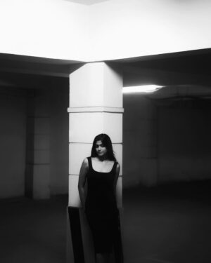 Ananthika Sanilkumar Instagram - monochrome magic 🖤
:
:
@rohitnagsai 📸 
@srikrupa.saggam
