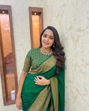 Ananya Instagram - 💚 
  Styled- @rashmimuraleedharan 
Jewellery- @sangeetha916gold 
Hair and makeup -  @sajithandsujith