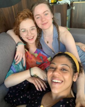 Anastasia Martin Instagram - What went on? Dancing, laughing, swing-sets, pyjamas in the park and a whoooole lot of poke bowls 🌞

@in_from_the_cold_netflix 
@netflix
#infromthecold
#netflix