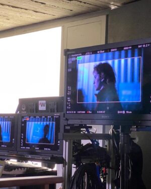 Anastasia Martin Instagram - What went on? Dancing, laughing, swing-sets, pyjamas in the park and a whoooole lot of poke bowls 🌞

@in_from_the_cold_netflix 
@netflix
#infromthecold
#netflix
