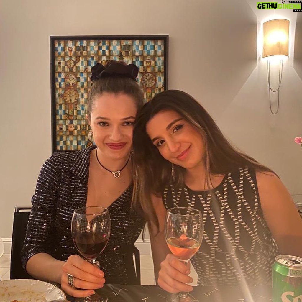 Anastasia Martin - 2.6K Likes - Bestie had a bday :) life without you would be like eating stale vegan cheese, love you 4eva x
(Glo and I wish we were m&ms)