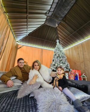Anastasia Novie Instagram - May all that is beautiful, meaningful and brings you joy be yours this holiday season and throughout the coming year.... 🎄🎄🎄🎄

Merry Christmas!!!!
 Wishing you all the best this holiday season!🎄🎄🎄🎄

#merrychristmas 
#christmas 
#december
#2023
#italy
#winter 
#family
#mylife 
#joyfull