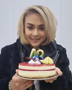 Anastasia Novie Instagram - Celebrating another year of my life.. i might not be the richest person in the world or the world’s president but I have happiness, peace of mind, and most importantly the gift of life. Thank you, God, for blessing me with such priceless gifts...
On my birthday, I celebrate these little but priceless things..
 I thank you from the bottom of my heart for blessing me with this day. Thank you for adding another year of life... 🧡
Happy Birthday to me ... 🧡

#birthday
#mybirthday
#fortythree 
#13
#november
#2023
#italy
#blessed
#mystory