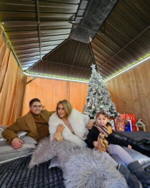 Anastasia Novie Instagram - May all that is beautiful, meaningful and brings you joy be yours this holiday season and throughout the coming year.... 🎄🎄🎄🎄

Merry Christmas!!!!
 Wishing you all the best this holiday season!🎄🎄🎄🎄

#merrychristmas 
#christmas 
#december
#2023
#italy
#winter 
#family
#mylife 
#joyfull