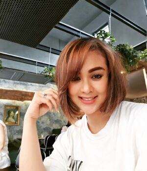 Anastasia Novie Instagram - How do i look.. ? 
Ak potong kayak gini bagus ga guys... 😊

#summer
#newlook
#new
#august
#2023
#vacation
#sardegna
#italy