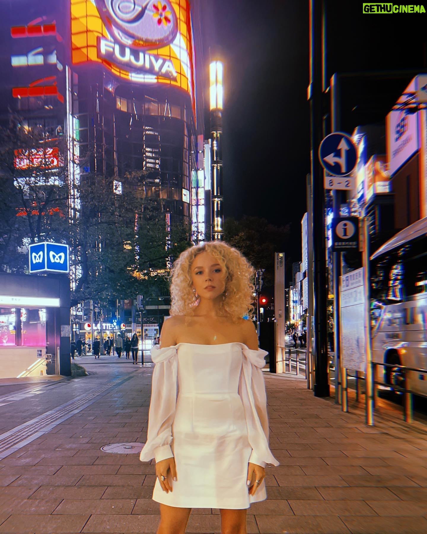 Anastasia Talyzina - 3.7K Likes - Мама, я в Токио