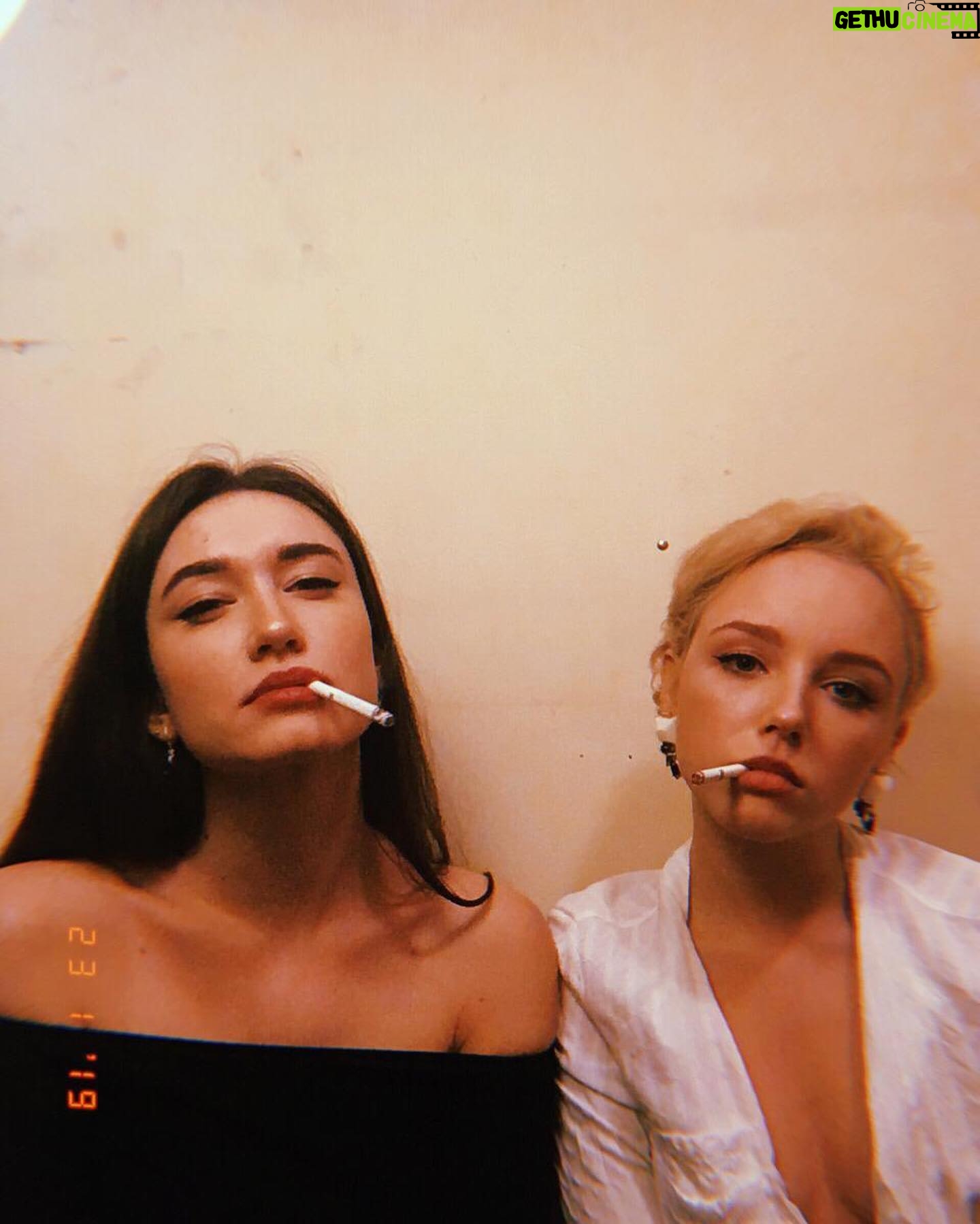 Anastasia Talyzina - 4.2K Likes - Хочу, чтобы через сотню тысяч жизненных лет мы с рыбкой Доррри @epifanova_a остались такими же молодыми, искрящимися и беззаботными #АМИНЬ