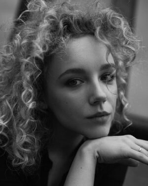 Anastasia Talyzina Instagram - Я верю в безусловную любовь, в безвозмездную поддержку, в доброе, светлое слово, в улыбку, в тихую случайную помощь. Верю, что мы меняем мир, начиная с себя. Верю в доброе божественное начало в человеке и верю в то, что пронесу свою Веру через всю жизнь🤍 
.
.
Ph. Шикарная @photokush_ ✨
