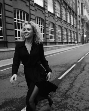Anastasia Talyzina Instagram - Я верю в безусловную любовь, в безвозмездную поддержку, в доброе, светлое слово, в улыбку, в тихую случайную помощь. Верю, что мы меняем мир, начиная с себя. Верю в доброе божественное начало в человеке и верю в то, что пронесу свою Веру через всю жизнь🤍 
.
.
Ph. Шикарная @photokush_ ✨