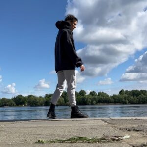 Anastasiia Nesterenko Instagram - Травнева десятка🔟

1. Їздили з Ялтою на набережну. Тест гамака пройдено🤌🏻❤️‍🔥
2. Нове улюблене поєднання. Гвоздика і евкаліпт❤️‍🔥
3. Гульки 🐾
4. Каштан- любов. В той вечір дуже багато находились і наговорились з моєю @nibbly.quibbly 
5. Почала вчитись новому
6. Ранкова кава і гульки🐾
7. Київ прекрасний🤌🏻 
8. 🧅 на день вишиванки
9. Поєднання кольорів у природі- шось магічне