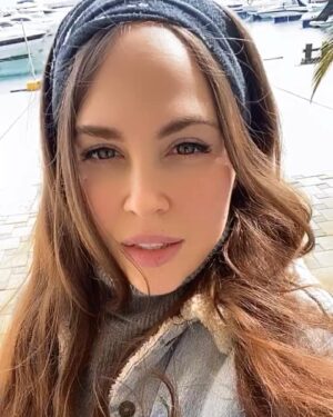 Anastasiya Shvetsova Instagram - Швецова Анастасия Максимовна

Дата рождения: 🥳18.07.1988

Замужем: 👰🏻с 28.09.2011

Дети: двое мальчиков
👦🏻Натанаэль (01.04.2012)
👶🏻Ратмир (20.04.2018)

Образование:
🏡 дизайнер архитектурной среды,
👩🏻‍🎨 графический дизайнер,
🎹 пианист,
👩🏻‍💼переводчик референт
⚖️ Вес: 58 ( скоро будет 52🤞)
📐 Рост: 162 см

Национальность: украинка, цыганка, азербайджанка (но это не точно 😁)
Ответила на самые задаваемые вопросы 🙃🥰