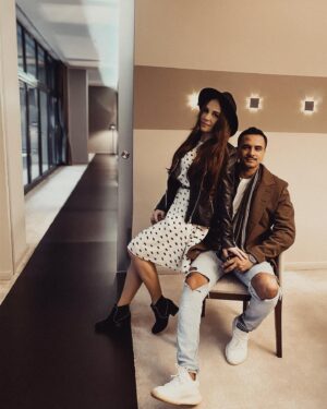 Anastasiya Shvetsova Instagram - Мы поругались

Вот для всех, кто представляет, что мы единороги и чихаем сердечками. Только что мы поругались, да, прямо в день рождения. И кто не прав? Конечно он!! Ведь во всем всегда виноват мужчина 😁😋
.
А теперь к сути. Люблю тебя, в любом состоянии, потому что знаю как безумно и безусловно любишь меня ты. Ты мое сокровище.
.
Желаю тебе терпения и очень много здоровья. Конечно я тебя всегда от всего вылечу, но ты лучше не болей. Ты все можешь, уже смог и сможешь ещё на много больше. Я рядом.♥️