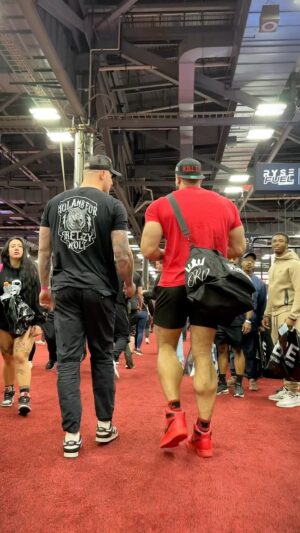 Anatoliy Lakutsyn Instagram - When two giants show up! 🦍💪🏽