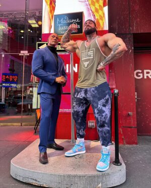 Anatoliy Lakutsyn Instagram - Finally I find @therock 🦍💪🏽
@projectrock