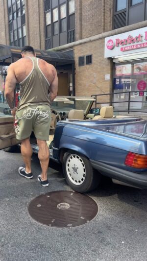 Anatoliy Lakutsyn Instagram - When my grandpa tells me to wait in the car so he doesn’t get a ticket 👀😳