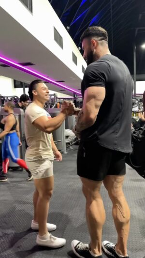 Anatoliy Lakutsyn Instagram - Guys, I was glad to see and communicate with each of you 🤜🏽💥🤛🏽

Thank you for invite me @onegengym 💪🏽