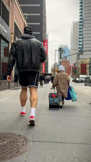 Anatoliy Lakutsyn Instagram - Yes, this is my normal day. Yes, I train my legs. I’m just walking down the street 😂