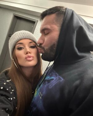 Anatoliy Lakutsyn Instagram - Happy birthday my Love❤️‍🔥
From the moment I met @xxsamanthafit my life took on bright colors and my heart began to beat. I’ve been a lone wolf for a long time. From the moment I met her, I realized that my life had just begun. Thank you for the highlights.
Love You ❤️😍