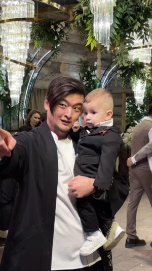 Anatoliy Tsoi Instagram - Стал частью важного события и теперь наши жизни с Санжаром связаны 🙏🏻
