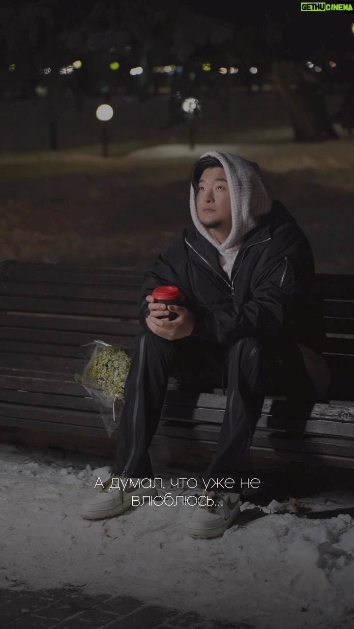 Anatoliy Tsoi - 13.6K Likes - Город спит, только в животе летают бабочки…
#лавочки #TSOY